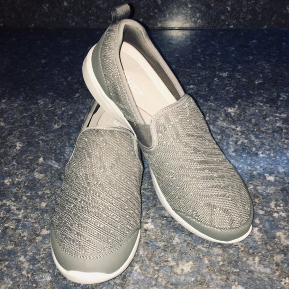 vionic roza slip on sneaker